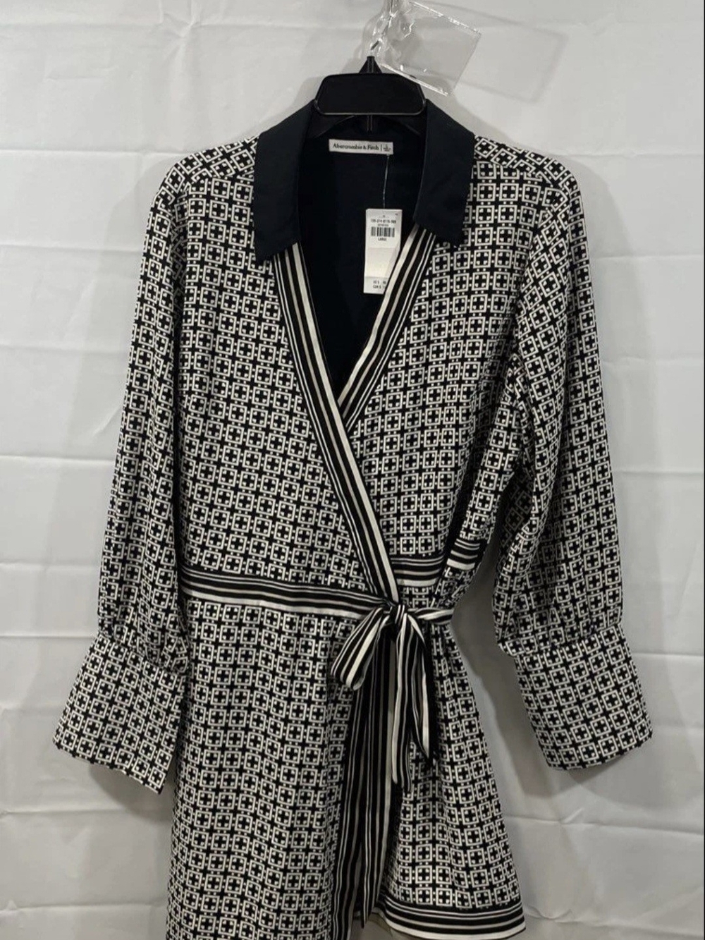 Abercrombie & Fitch B/W Wrap Dress With Waist Tie Size L NEW WITH TAGS - Picture 3 of 6
